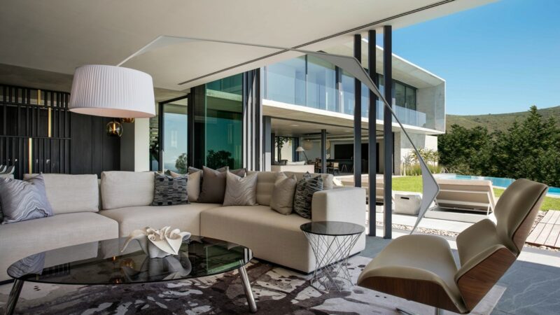 Importance of Glass in Building Your Modern House
