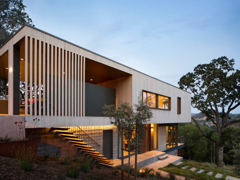 A Modern House on Hillside by Shands Studio