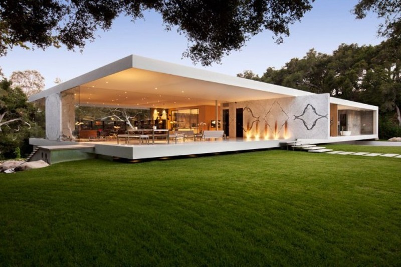 The Ultramodern Glass Pavilion by Steve Hermann