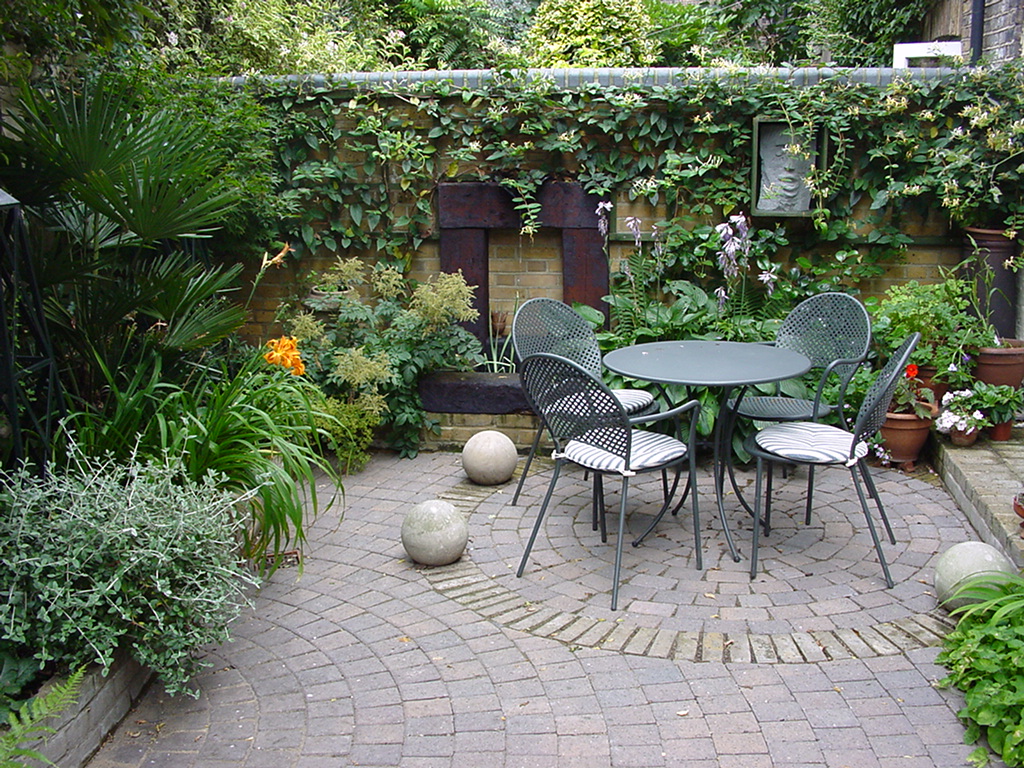 small courtyard with wall decorations